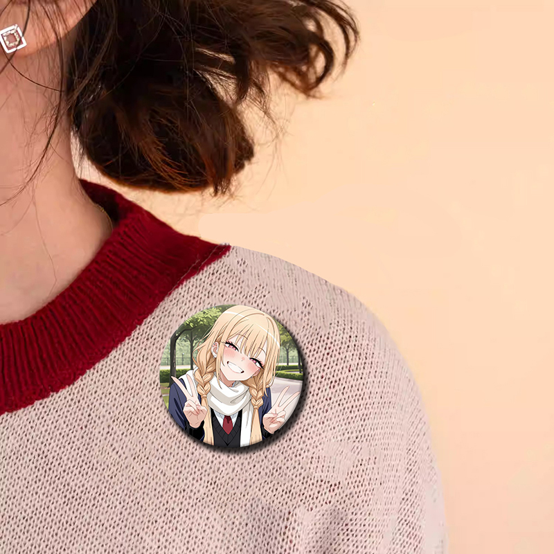 Épinglette en émail Kitagawa M - Anime Cosplay Idea avis et prix